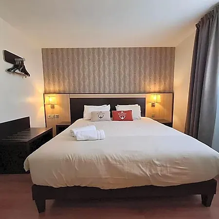 فندق Le Coureau 2*